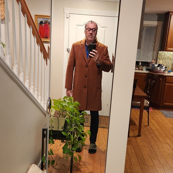 Men's light-medium brown overcoat in 42R. Like new. - Picture 5 of 6